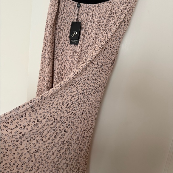 Elegant Pink Patterned Skirt - Picture 4 of 5